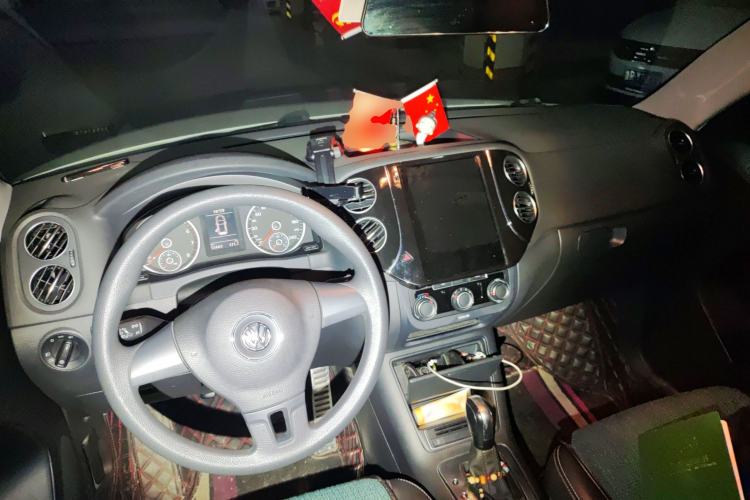 Used Volkswagen Tiguan 2017 300TSI Automatic Two-Wheel Drive Silk Road Luxury Edition Center Console