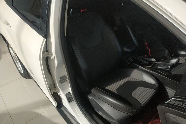 Used Ford Focus 2018 Hatchback Classic 1.6L Automatic Trendy SmartDrive Edition
