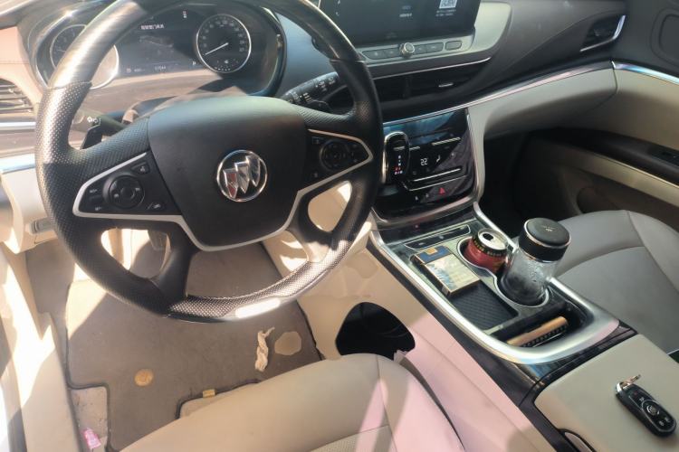 Used Buick GL8 2022 Land Cruiser Executive Class 652T Comfort Model
