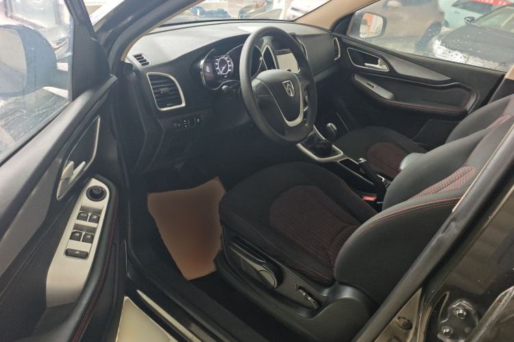 Used Baojun 560 2015 1.8L manual Comfort trim level