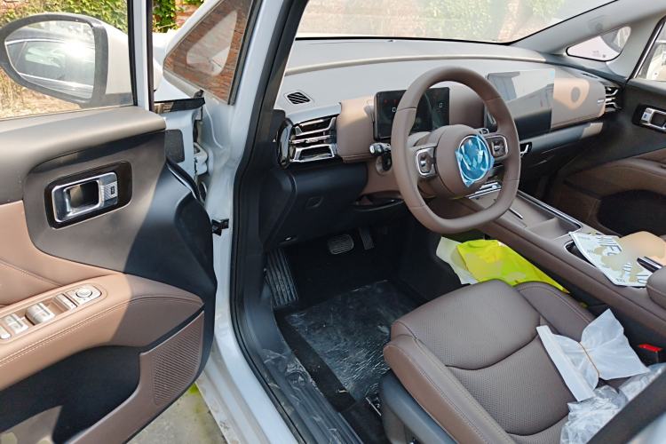 Used Wuling Starlight 730 2025 Model Pure Electric 500km Luxury Edition
