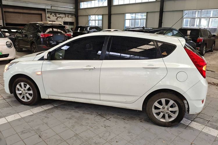 Used Hyundai Verna (older generation) 2011 Hatchback 1.4L Manual Comfort Model GS
