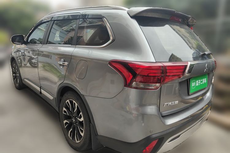 Used Mitsubishi Outlander 2019 2.4L 4x4 Zhi Xiang Edition 5 Seats China V Emission Standard Rear Left 45 Deg