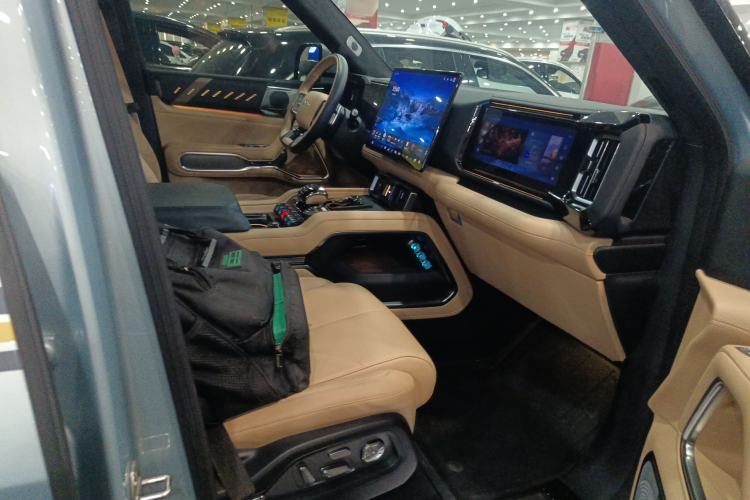 Used Formula Leopard Leopard 8 2025 Smart & Brave Luxury Edition 6 Seats