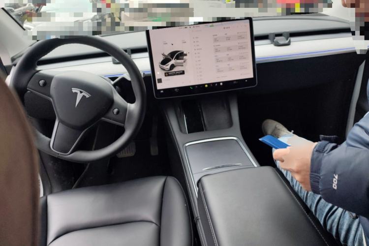 Used Tesla Model Y 2024 Rear-Wheel-Drive Version Center Console