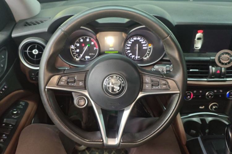 Used Alfa Romeo Stelvio 2017 2.0T 200HP Elite Edition Steering Wheel