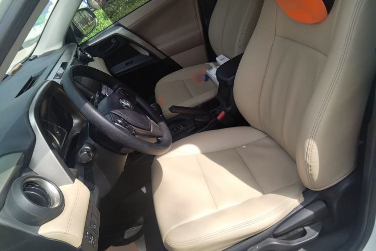 Used Toyota RAV4 2015 2.0L CVT Two-Wheel Drive Fashion Edition