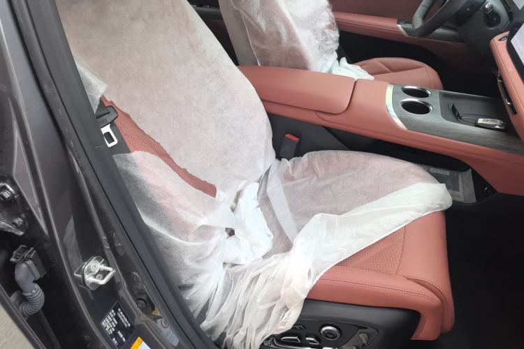 Used CHANGAN CS75 PLUS 2025 4th Generation UItra 2.0T New Blue Whale – Smart & Powerful Version Right Front Seat