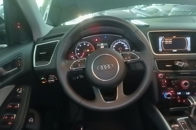 Used Audi Q5 2017 Plus 40 TFSI Technology Model

