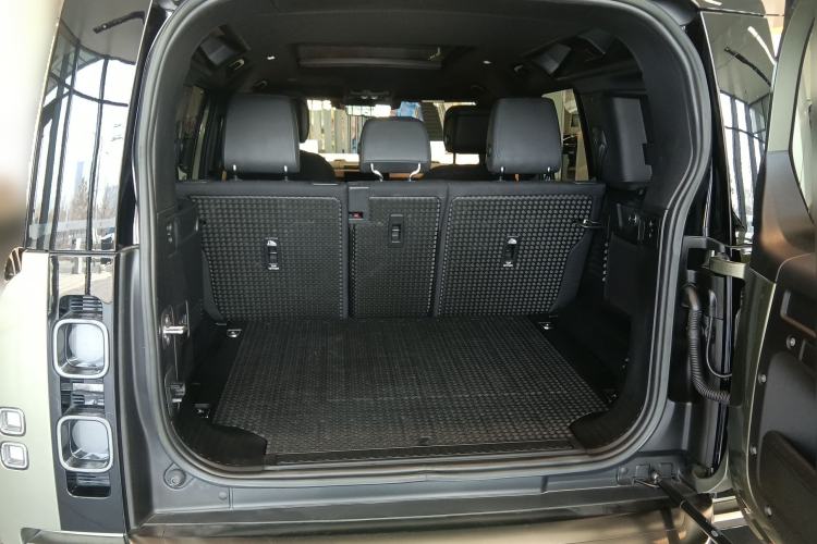 Used Land Rover Defender 2023 110 3.0T P400 X Trunk