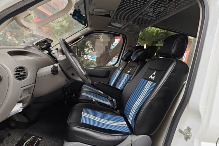 Used SAIC MAXUS Xintu V80 2014 2.5T Aoyuntong Long Wheelbase High-Roof Model