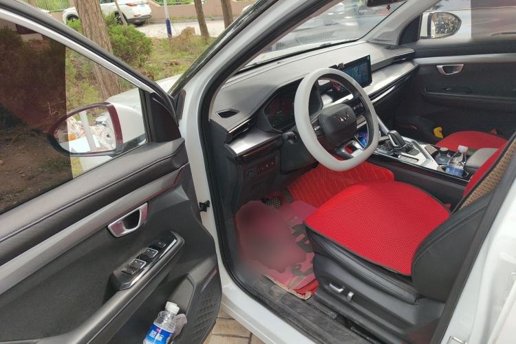 Used Wuling Asta 2022 2.0L DHT Electric-Speed Version
