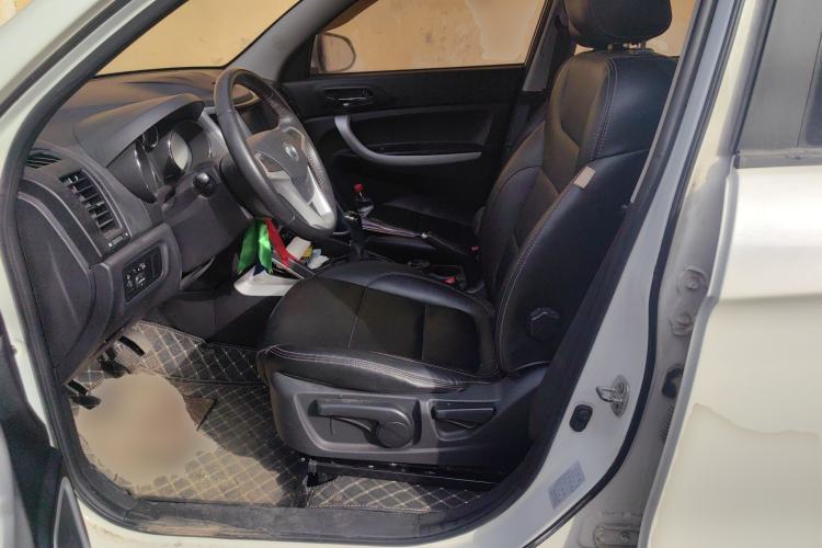 Used CHANGAN CS35 2015 1.6L Manual Luxury Model China IV Standard
