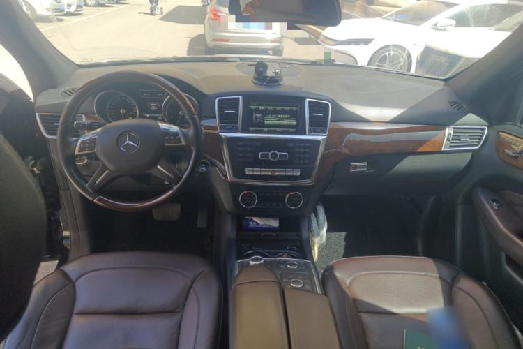 Used Mercedes-Benz M-Class 2012 ML 350 Luxury Edition Center Console