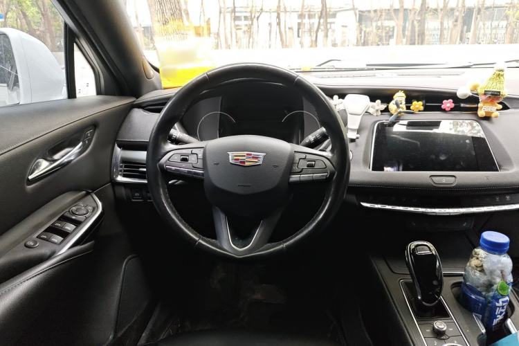 Used Cadillac XT4 2018 28T Two-Wheel-Drive Luxury Model Steering Wheel