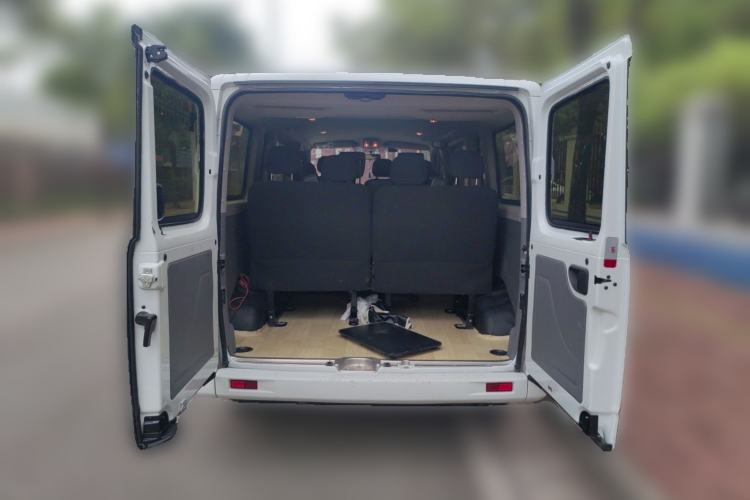 Used SAIC MAXUS Xintu V80 2025 PRO Aoyuntong 2.0T Automatic Long Wheelbase Ultra-Low Roof 6/7/8/9-Seater