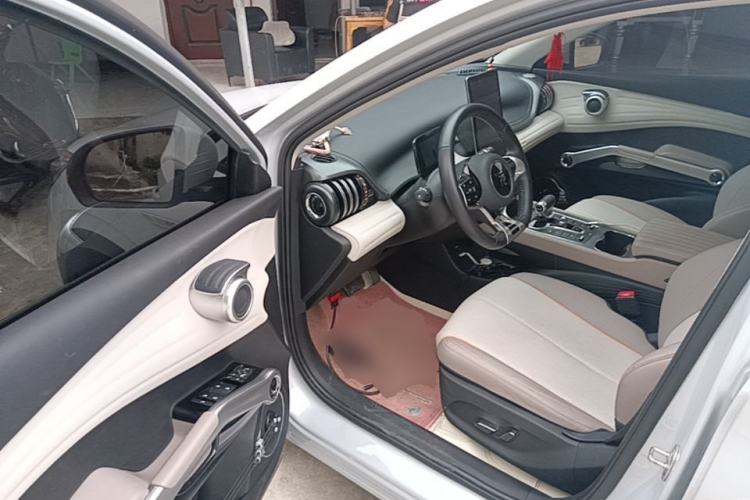 Used BYD Yuan PLUS 2024 Honor Edition 430KM Beyond Model
