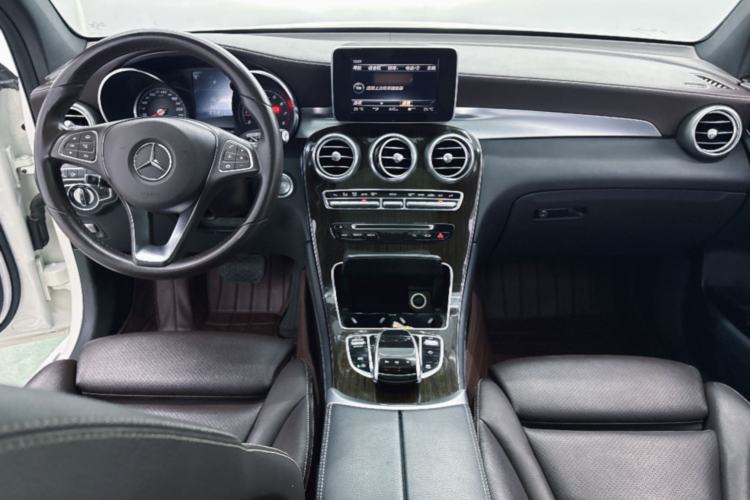 Used Mercedes-Benz GLC 2017 GLC 260 4MATIC Luxury Model Interior 1