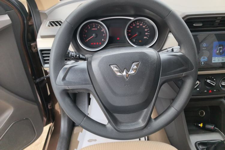 Used Wuling Hongguang 2018 1.5L S Standard Version L2B Steering Wheel