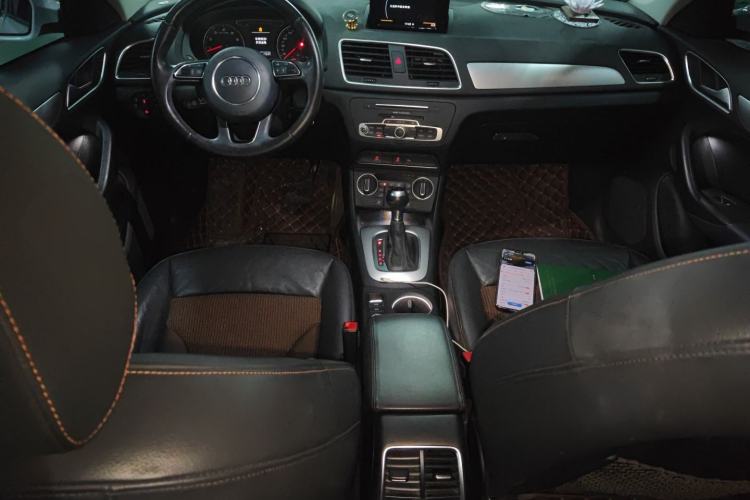 Used Audi Q3 2016 35 TFSI Fashion Model Center Console