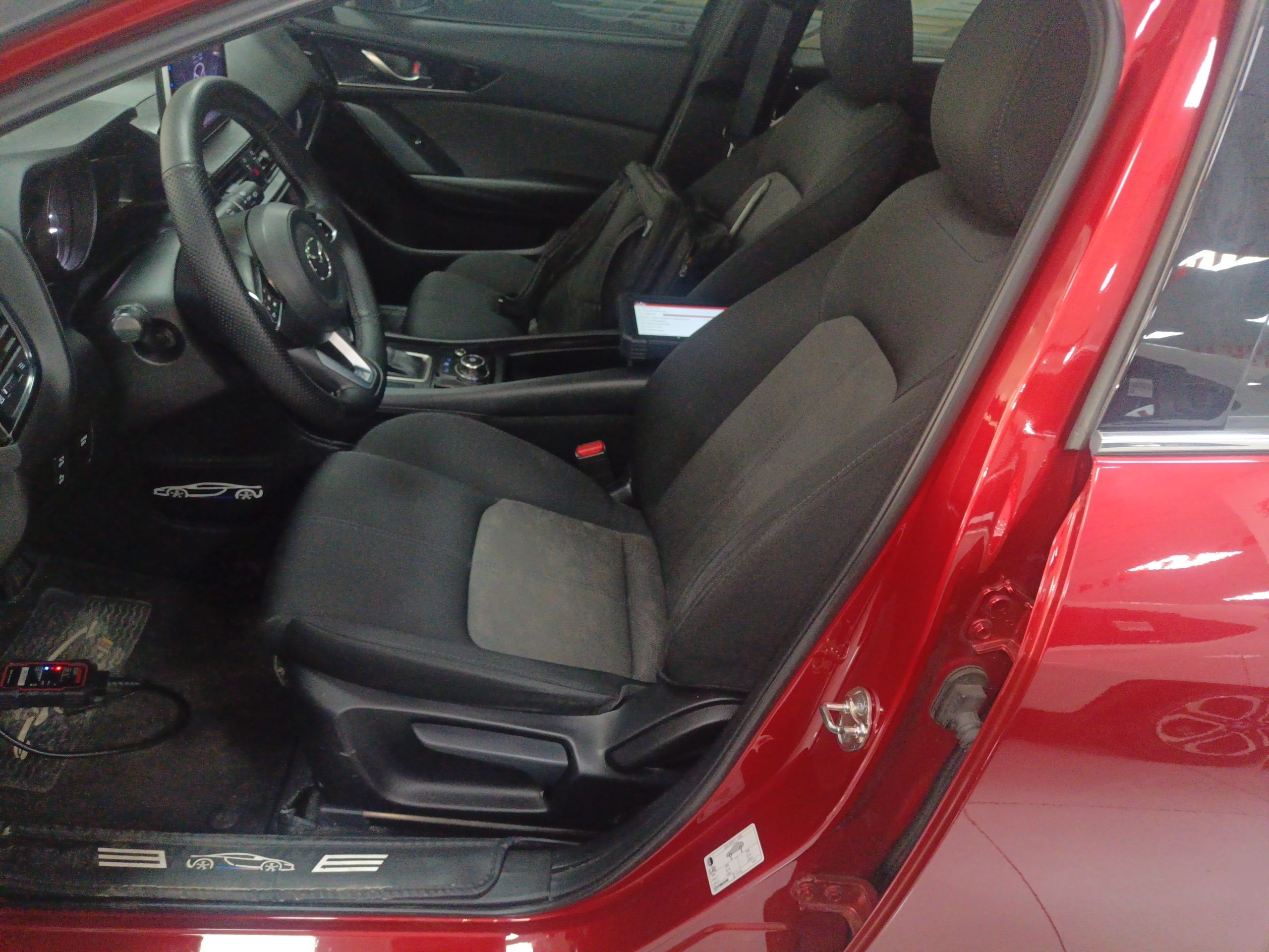 Переднее сиденье в автомобиле