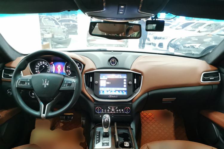 Used Maserati Ghibli 2014 3.0T Standard Edition Center Console