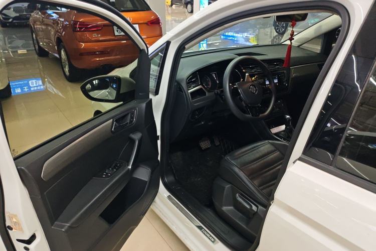 Used Volkswagen Touran 2016 Volkswagen Touran L 280TSI DSG Comfort Edition Driver Seat