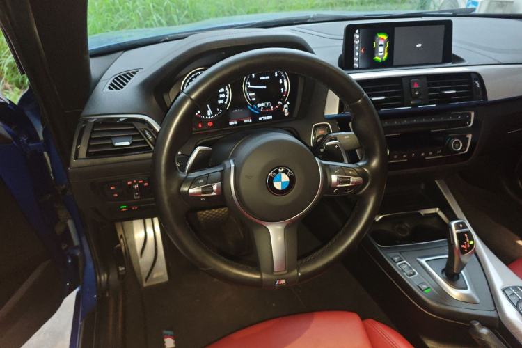 Used BMW 2 Series 2019 225i Luxury Model with M Sport Package Steering Wheel