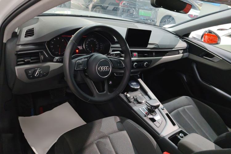 Used Audi A4L 2018 30th Anniversary Edition 40 TFSI Trendy Model Center Console