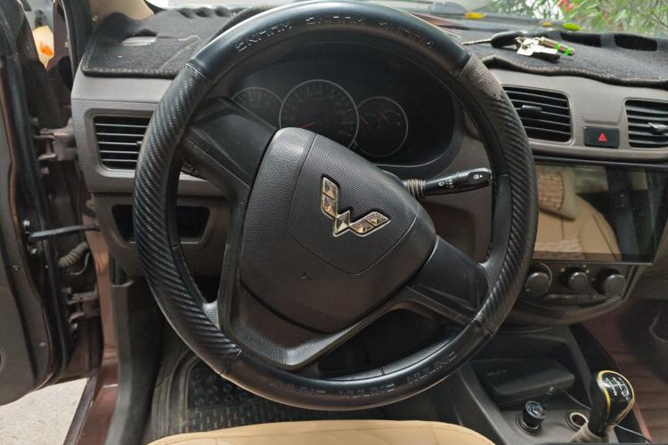 Used Wuling Hongguang 2015 1.5L S Basic Version China V Standard