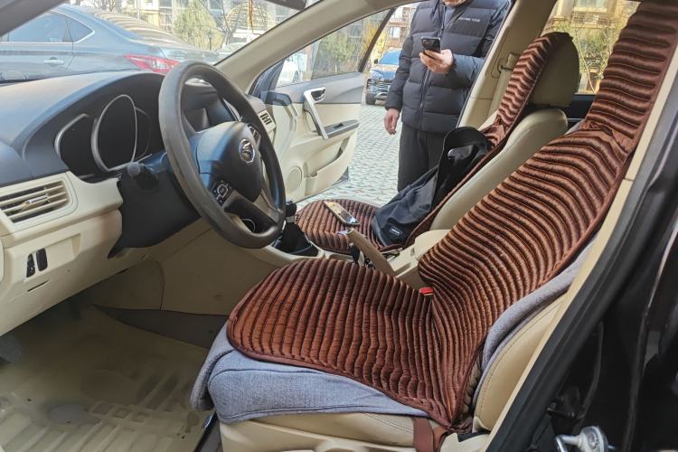 Used Soueast V6 Lingshi 2014 1.5L Manual Luxury Edition for Women