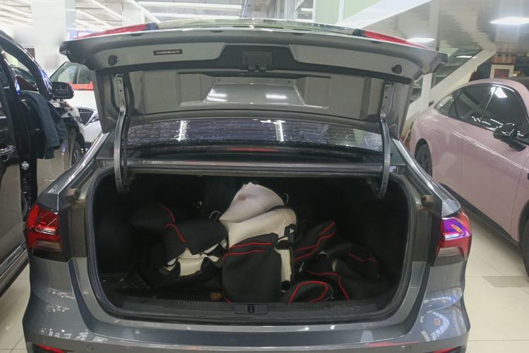 Used Roewe i5 2021 1.5L CVT Platinum Edition Trunk