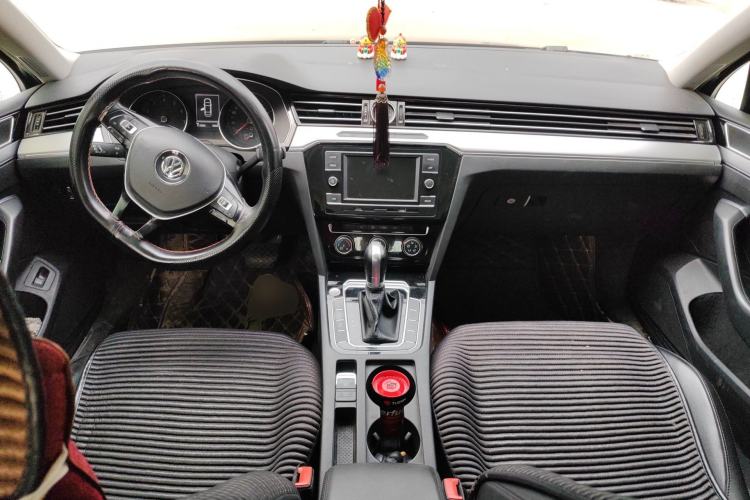 Used Volkswagen Magotan 2017 330TSI DSG Leading Model Center Console