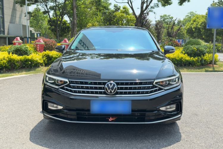 Used Volkswagen Magotan 2023 2 Million Units Limited Edition 330TSI DSG Leading Version
