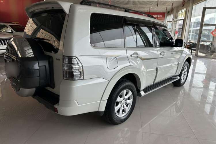 Used Mitsubishi Pajero 2018 3.0L Automatic Standard Edition
