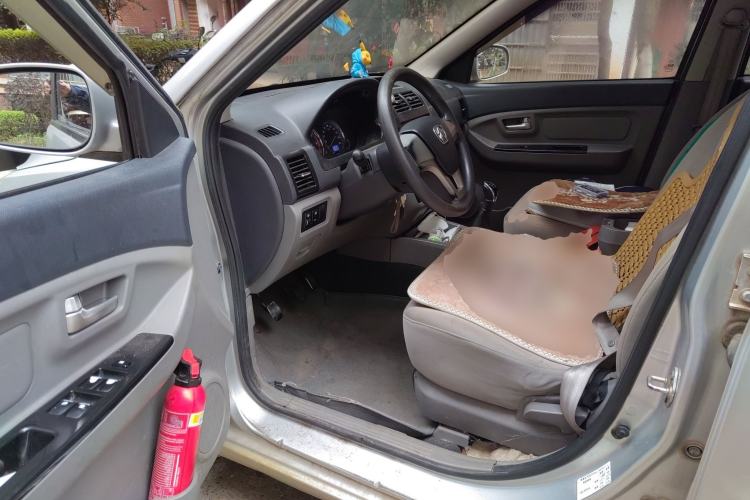 Used BAIC Weiwang M20 2014 1.5L practical type BJ415A Driver Seat