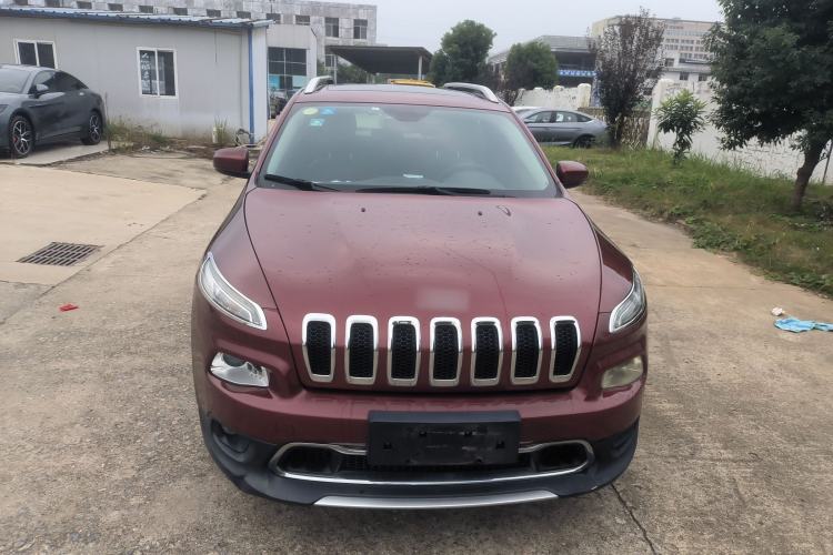 Used Jeep Cherokee 2017 2.0L Superior Edition
