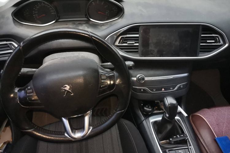 Used Peugeot 308S 2015 1.2T Automatic Jingchi Edition Steering Wheel