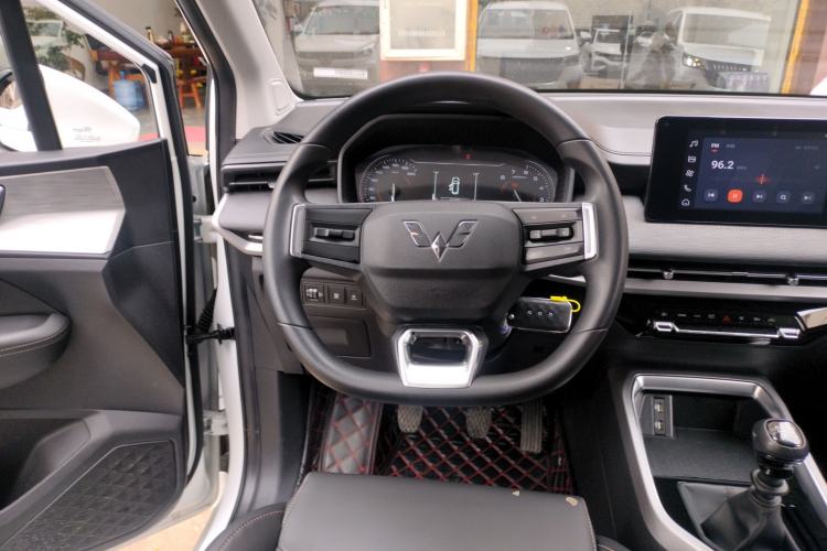 Used Wuling Jiachen 2022 1.5T Manual Comfort & Dynamic Version