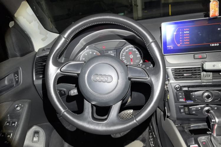 Used Audi Q5 2015 40 TFSI Trendy Edition Steering Wheel