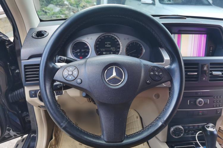 Used Mercedes-Benz GLK-Class 2011 GLK 300 4MATIC Dynamic Model Steering Wheel