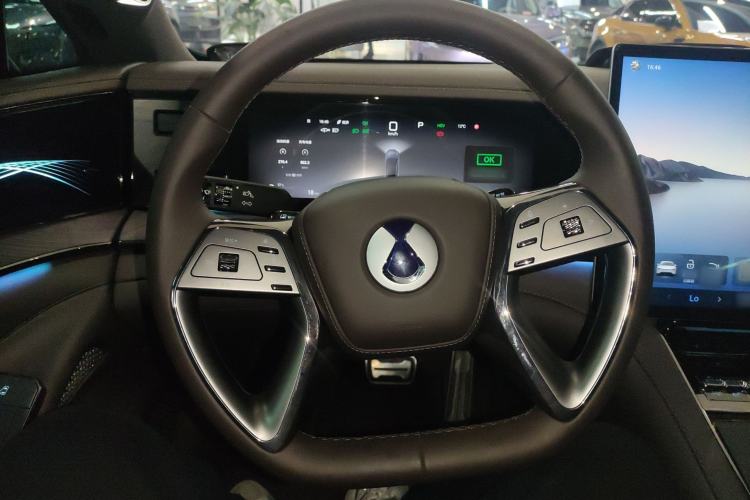 Used Denza Z9 2024 1100 km All-Wheel-Drive Ultra Version
