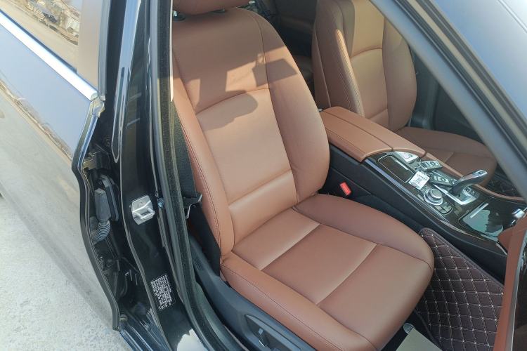 Used BMW 5 Series 2014 525Li Leading Model
