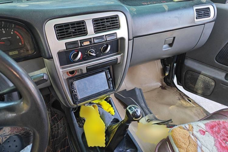 Used Dongfeng Ruichi 2013 2.2T Diesel Two-Wheel Drive Standard Version ZD22TE
