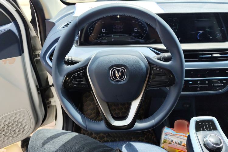 Used CHANGAN Benni E-Star 2022 Qingxin Edition Colorful Model Lithium Iron Phosphate Steering Wheel