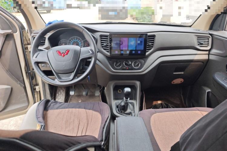 Used Wuling Hongguang V 2022 1.5L Enjoy Edition Electric-Powered LAR Center Console