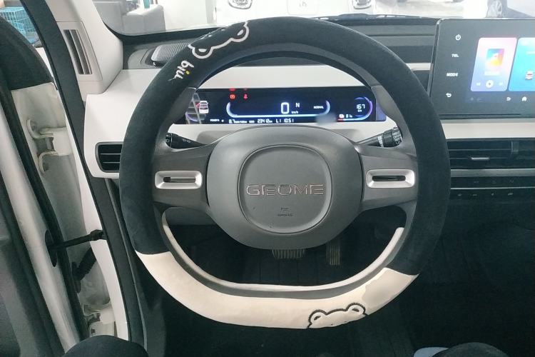 Used Geely Galaxy Panda 2023 Panda Mini 200km Endurance Bear Steering Wheel