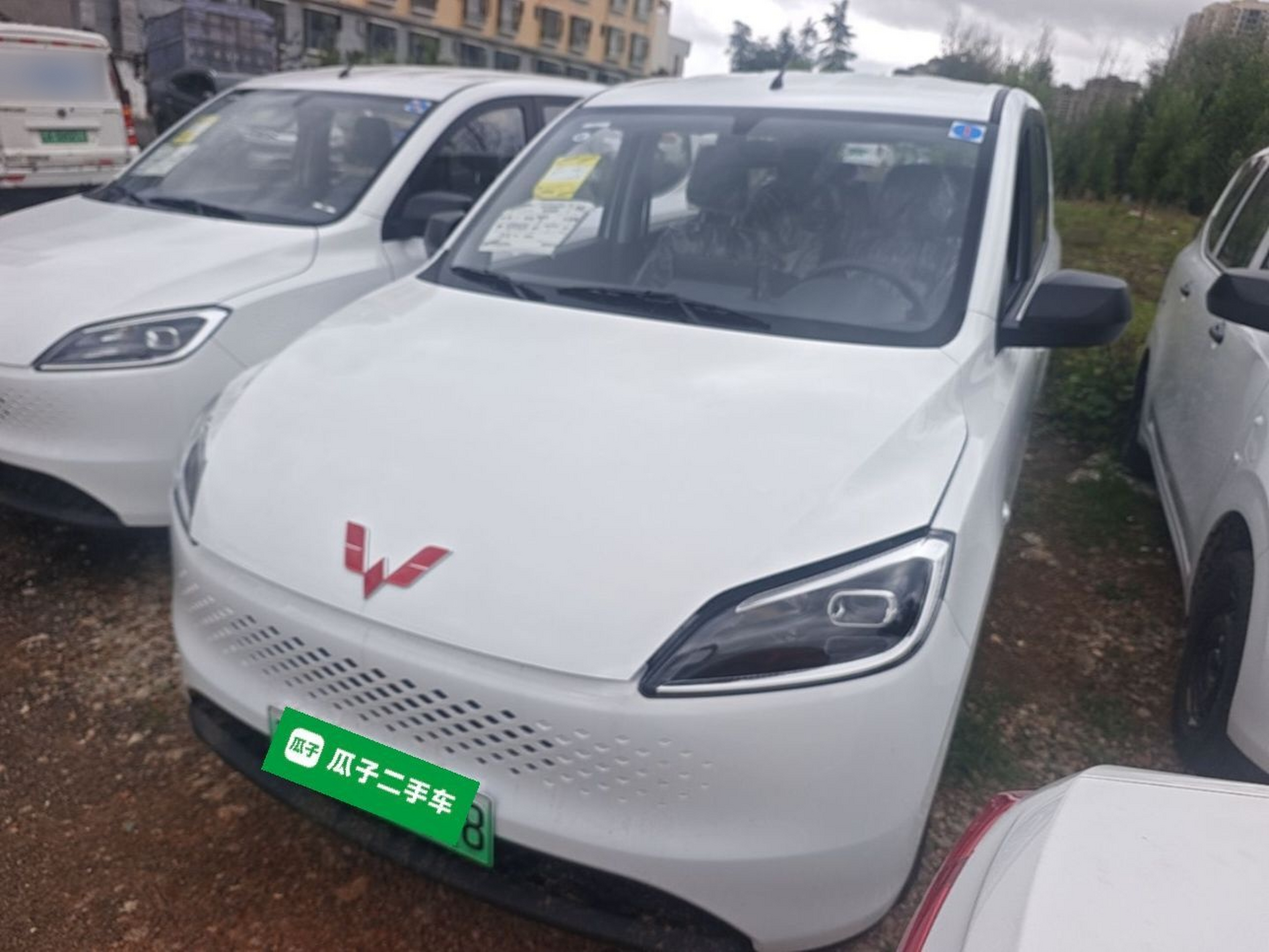 Unter der Vorderseite des Autos