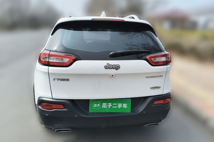 Used Jeep Cherokee 2016 2.4L Leading Smart Version
