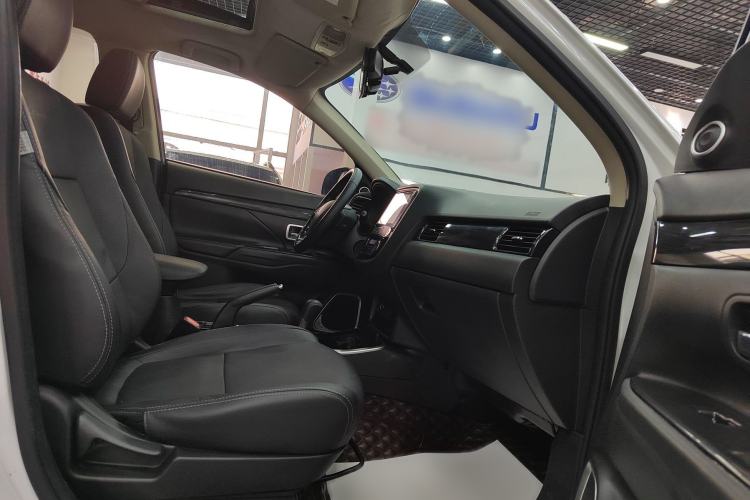 Used Mitsubishi Outlander 2017 2.0L Two-Wheel Drive Glory Edition 5 Seats